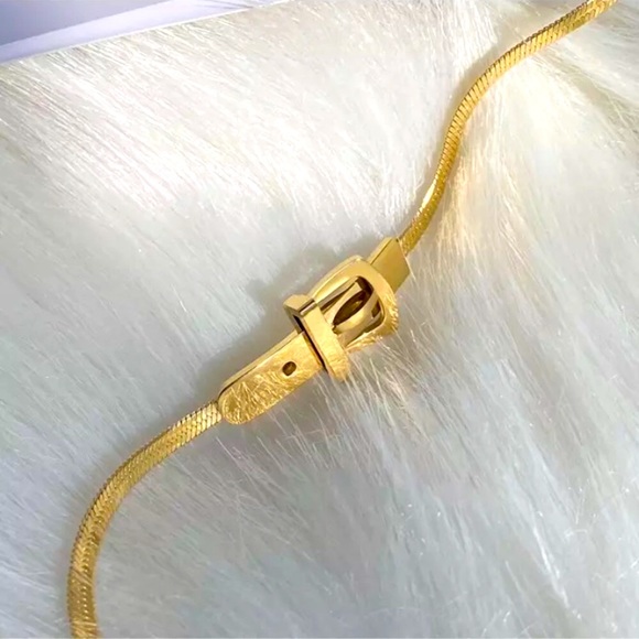 π Golden Buckle Charm Fashion Stylish Chain Necklace - Picture 7 of 9